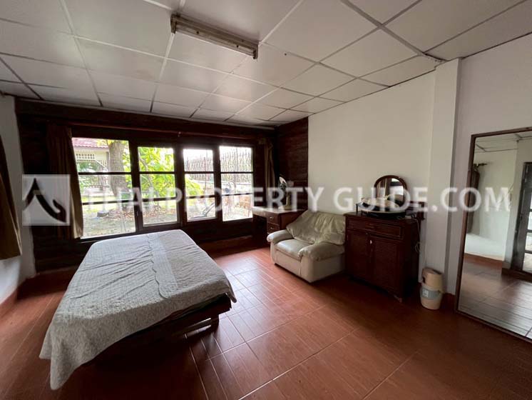 House with Shared Pool in Bangnatrad 
